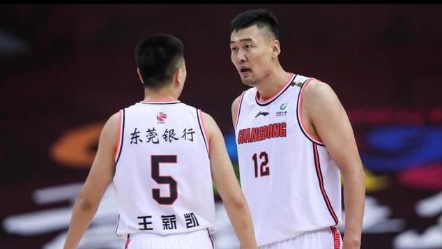女儿布莱丝·达拉斯·霍华德还带着儿子现身抢镜。